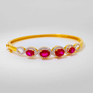 Emrald Elegance Gold Stone Bracelet