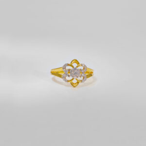 Gold ring with emerald and Solitaire